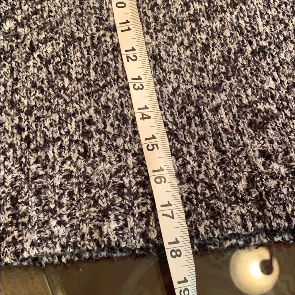 H&M Sweater - Picture 6 of 8